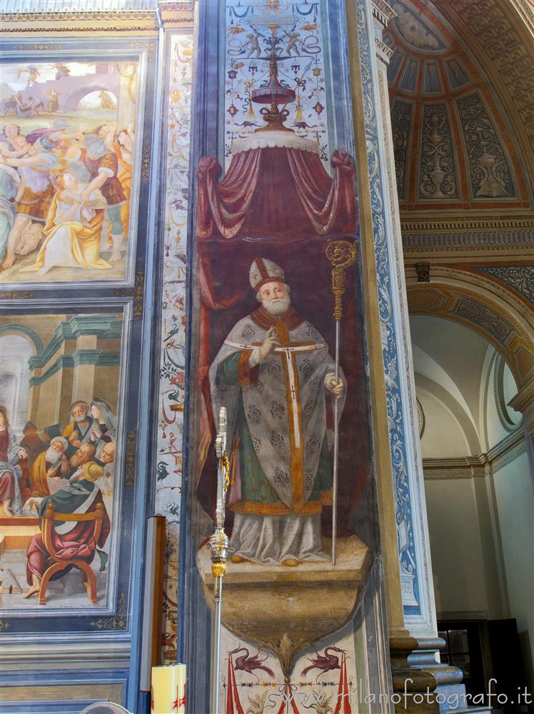 Legnano (Milano) - San Magno sul pilastro destro dell'arco di ingresso al presbiterio della Basilica di San Magno